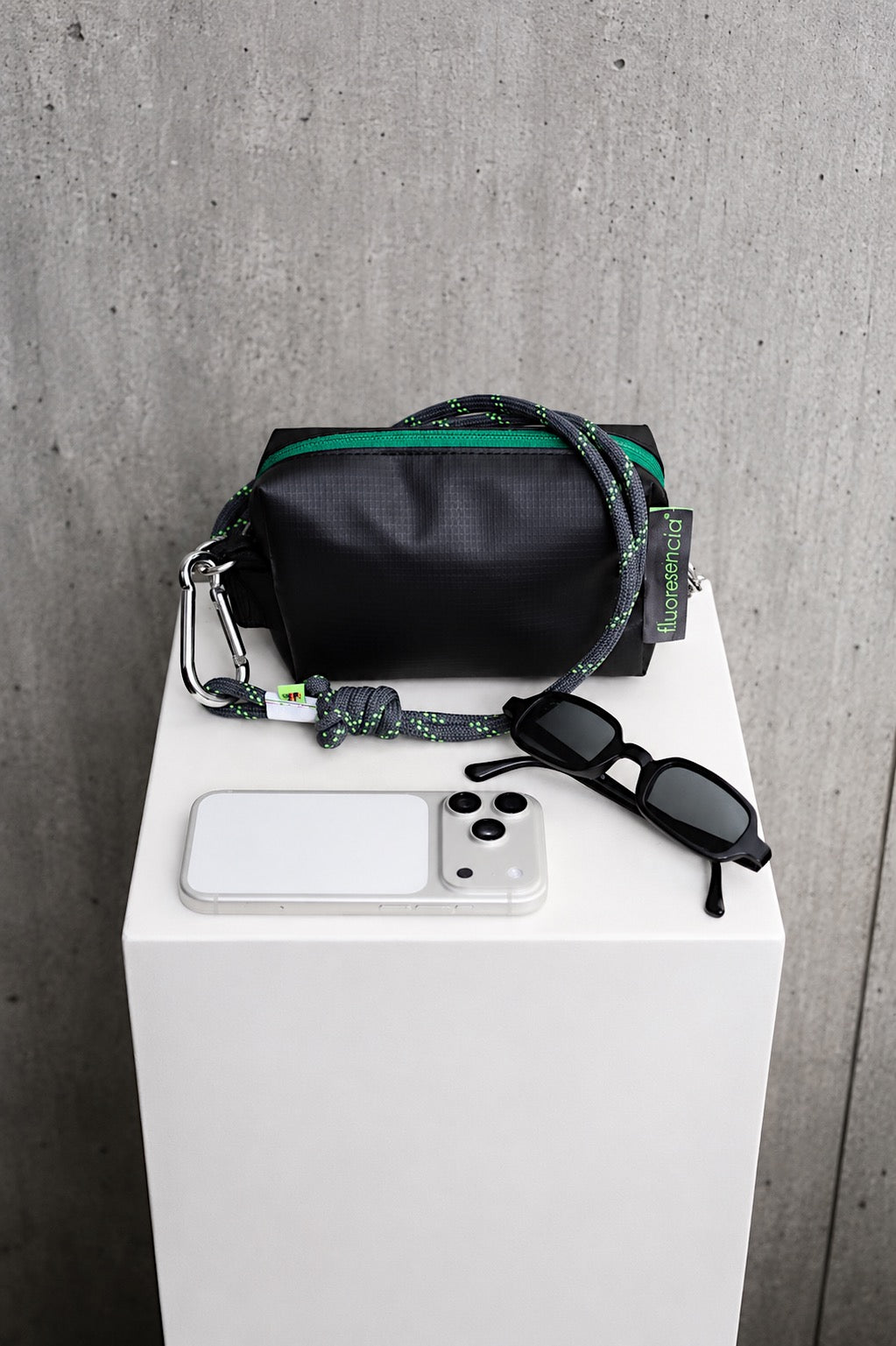 Case Mediano Negro con Straps