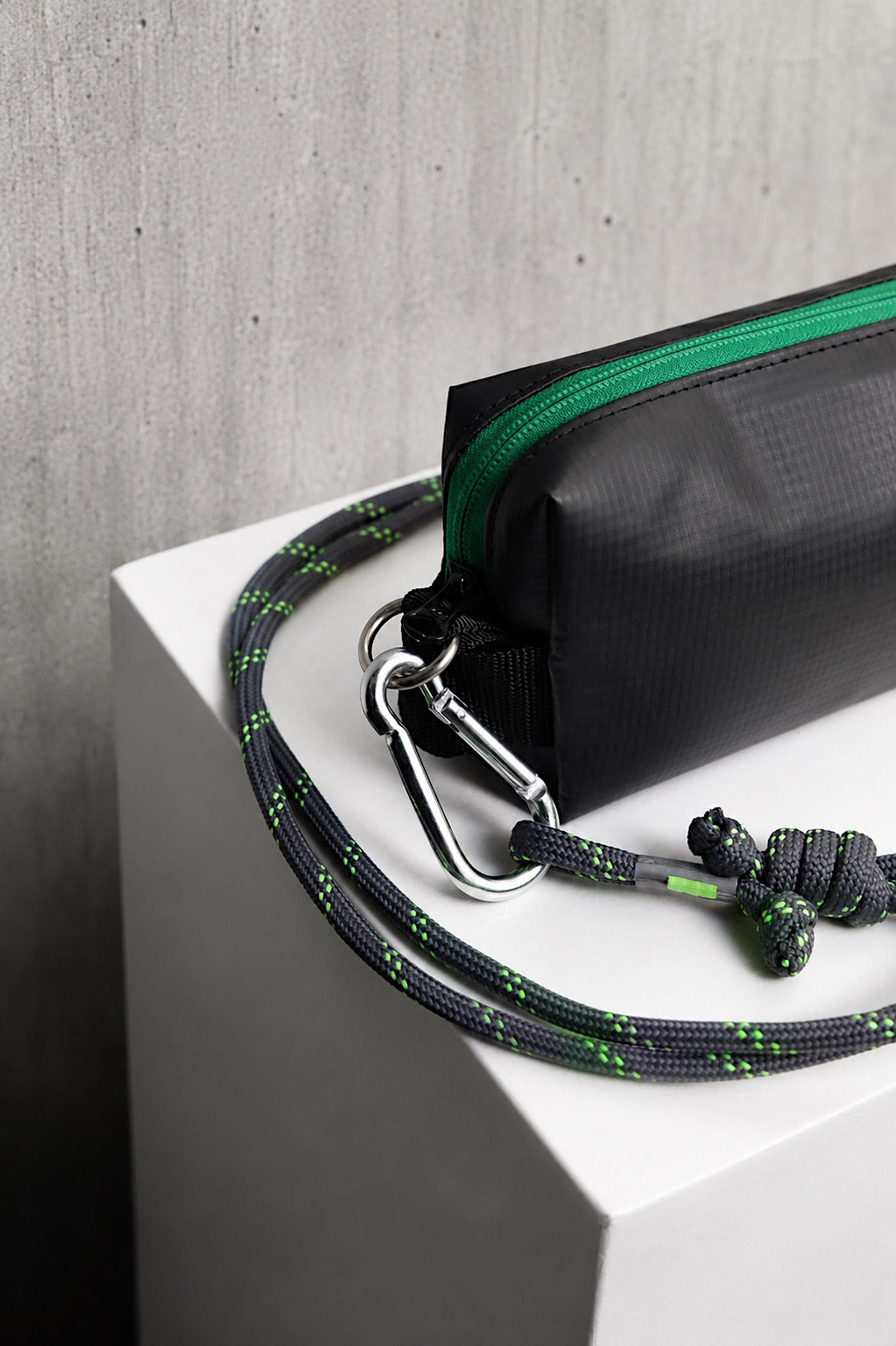 Case Mediano Negro con Straps