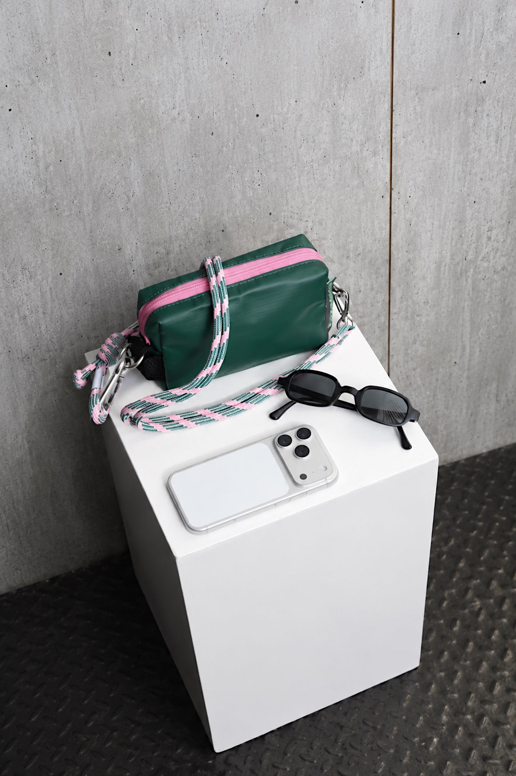 Case Mediano Verde con Straps
