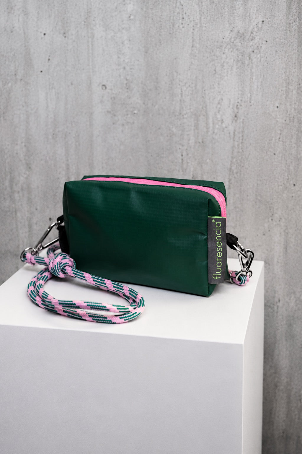 Case Mediano Verde con Straps