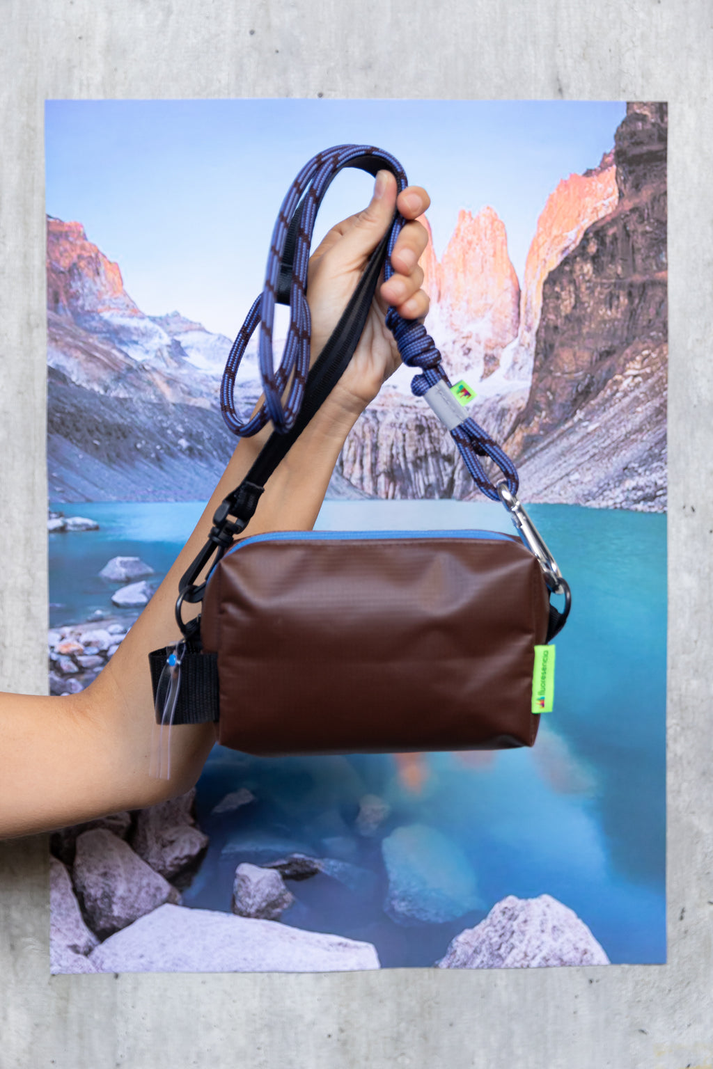 Case Mediano Café con Straps
