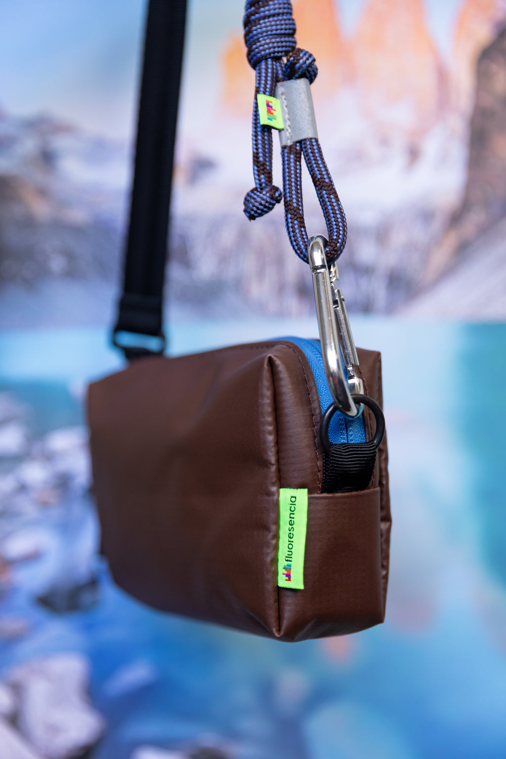 Case Mediano Café con Straps