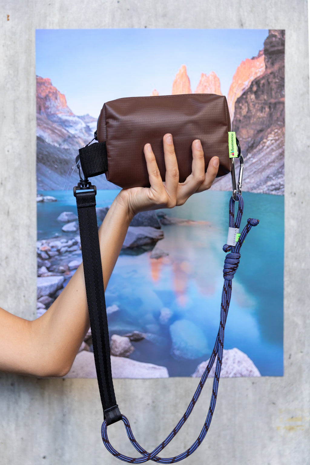 Case Mediano Café con Straps