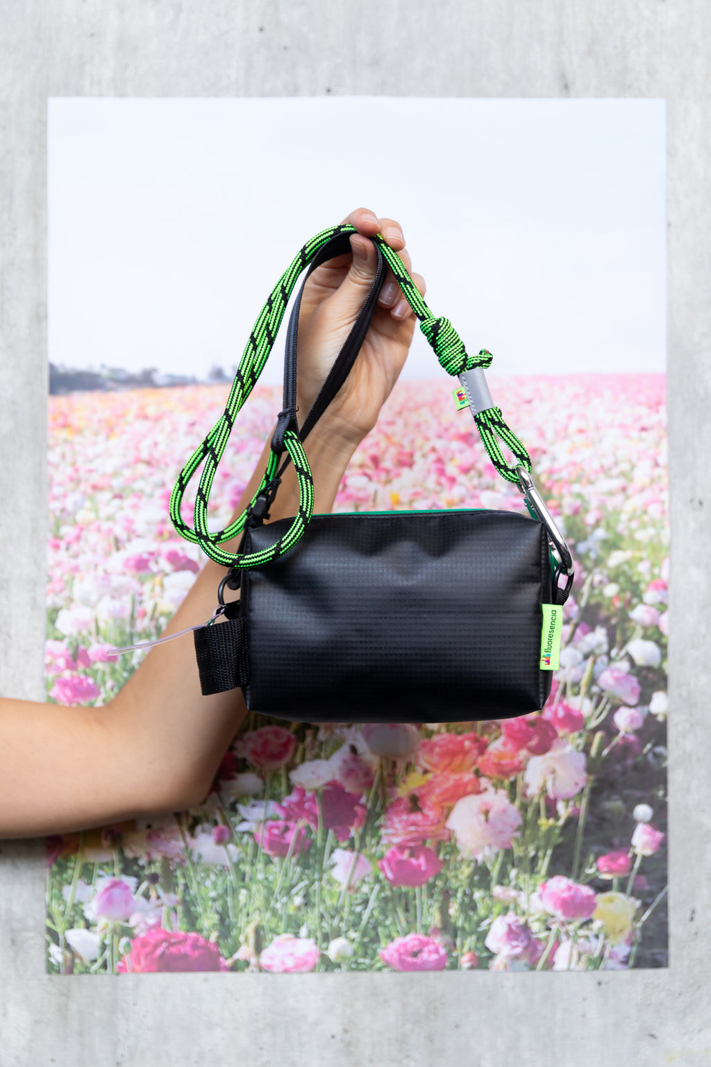 Case Mediano Negro con Straps