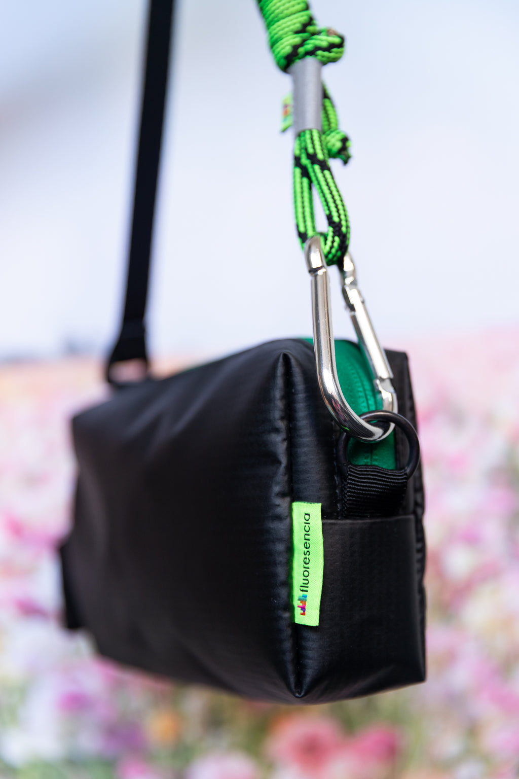 Case Mediano Negro con Straps