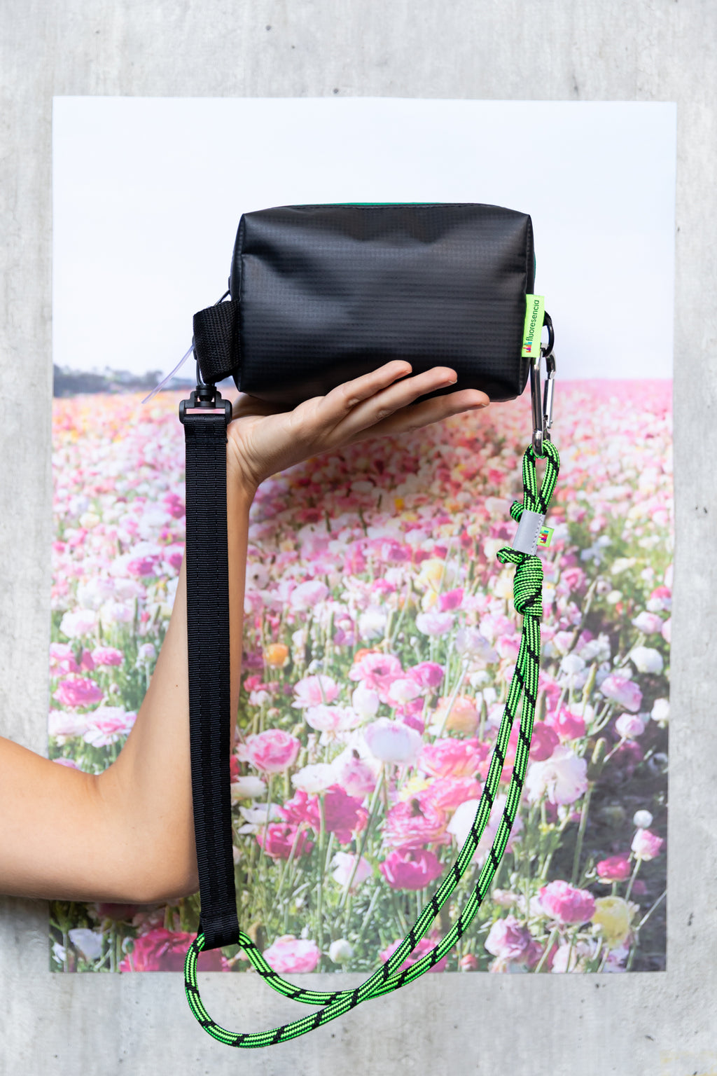 Case Mediano Negro con Straps