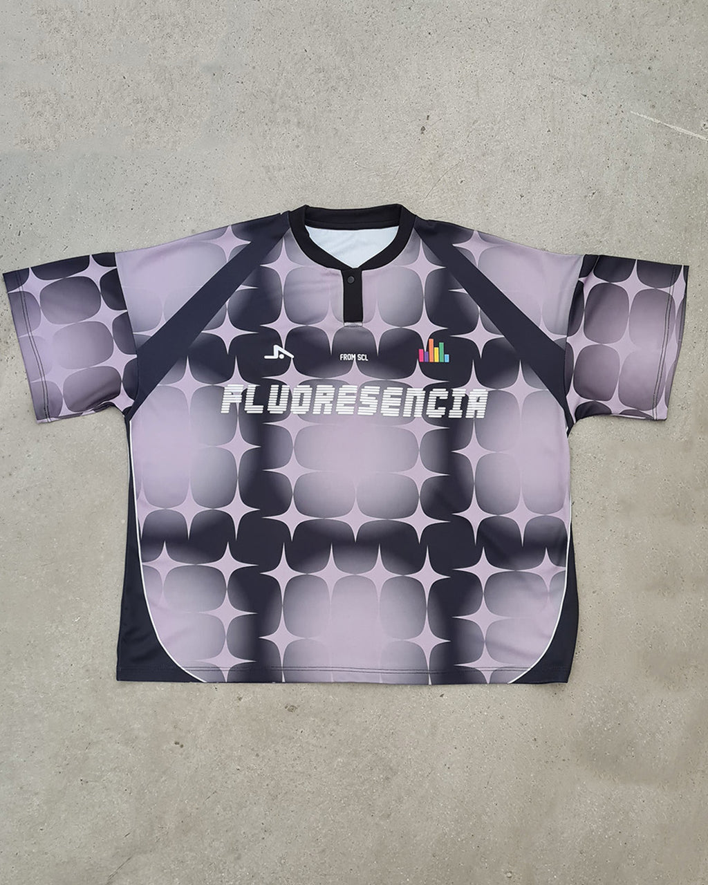 CAMISETA BOXY FIT lavanda-negra