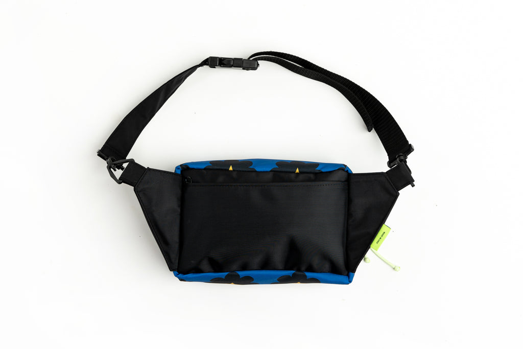 Banano Fannypack collab Galia Flor azúl