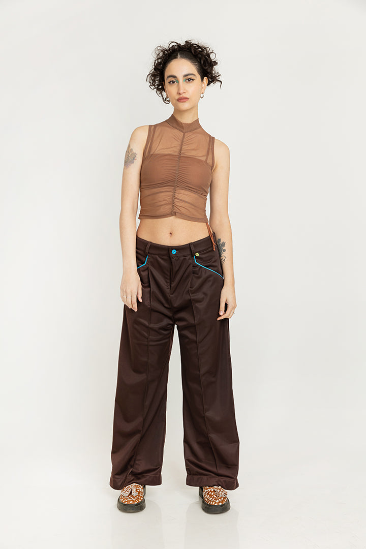 Crop recogido nude