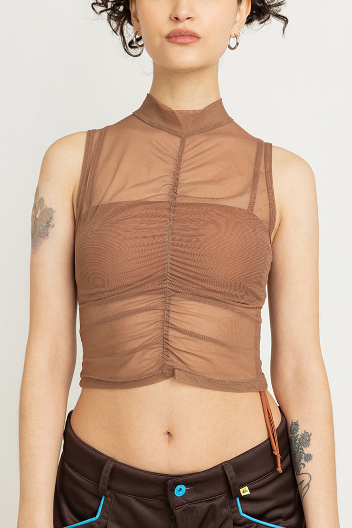 Crop recogido nude