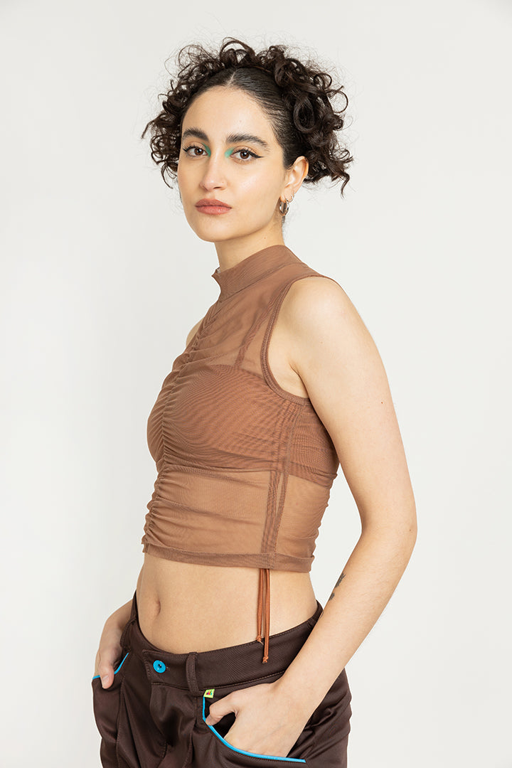 Crop recogido nude