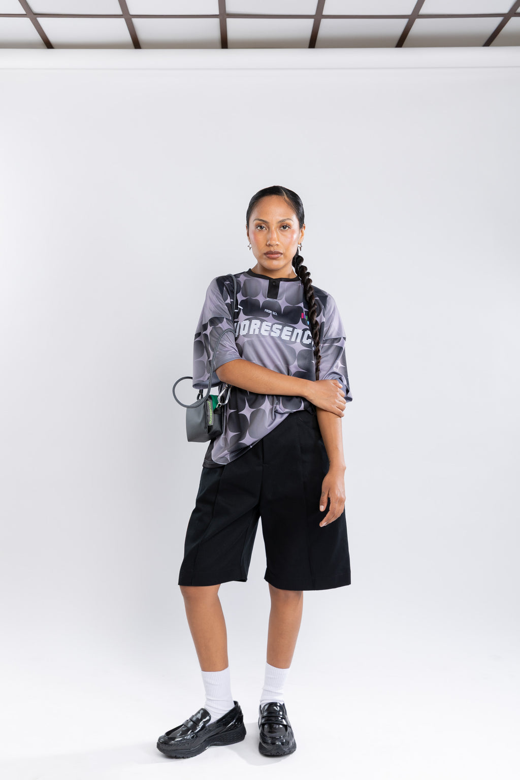 CAMISETA BOXY FIT lavanda-negra