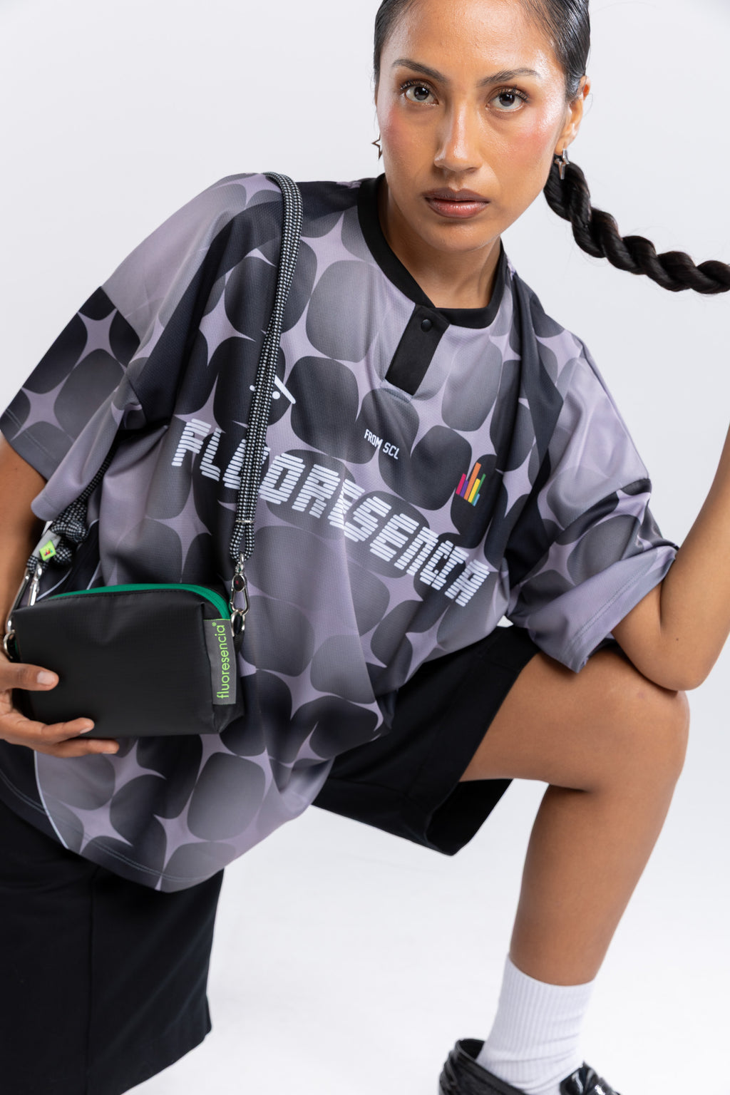 CAMISETA BOXY FIT lavanda-negra