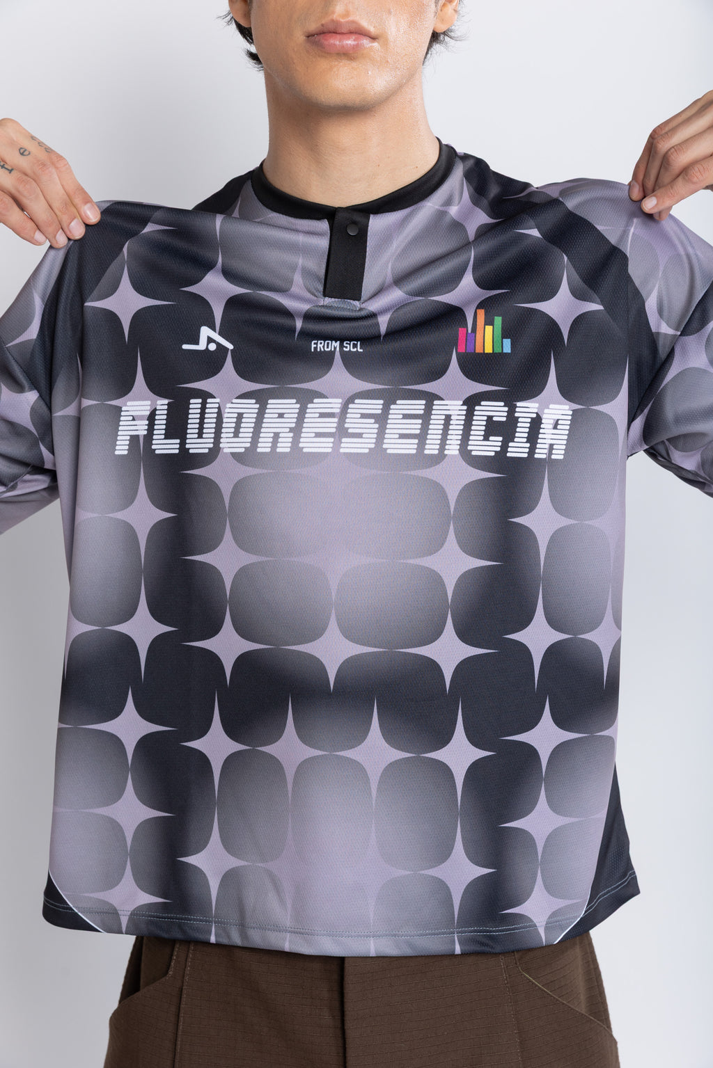 CAMISETA BOXY FIT lavanda-negra