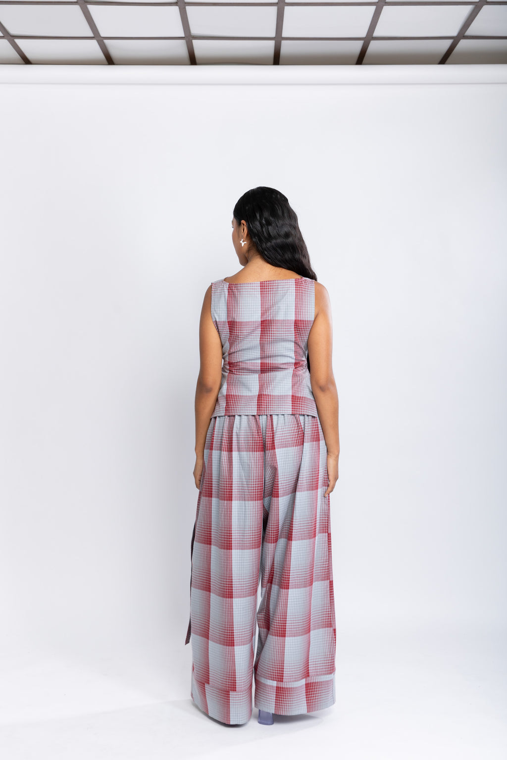 Pantalón Flow Tartan gris–rojo