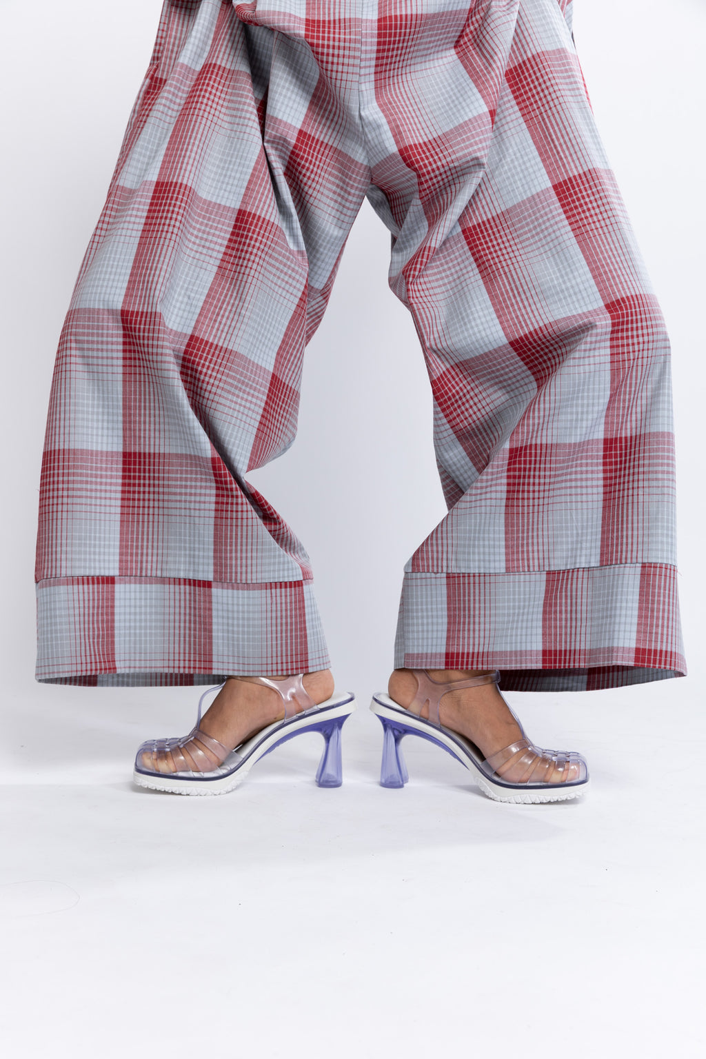 Pantalón Flow Tartan gris–rojo