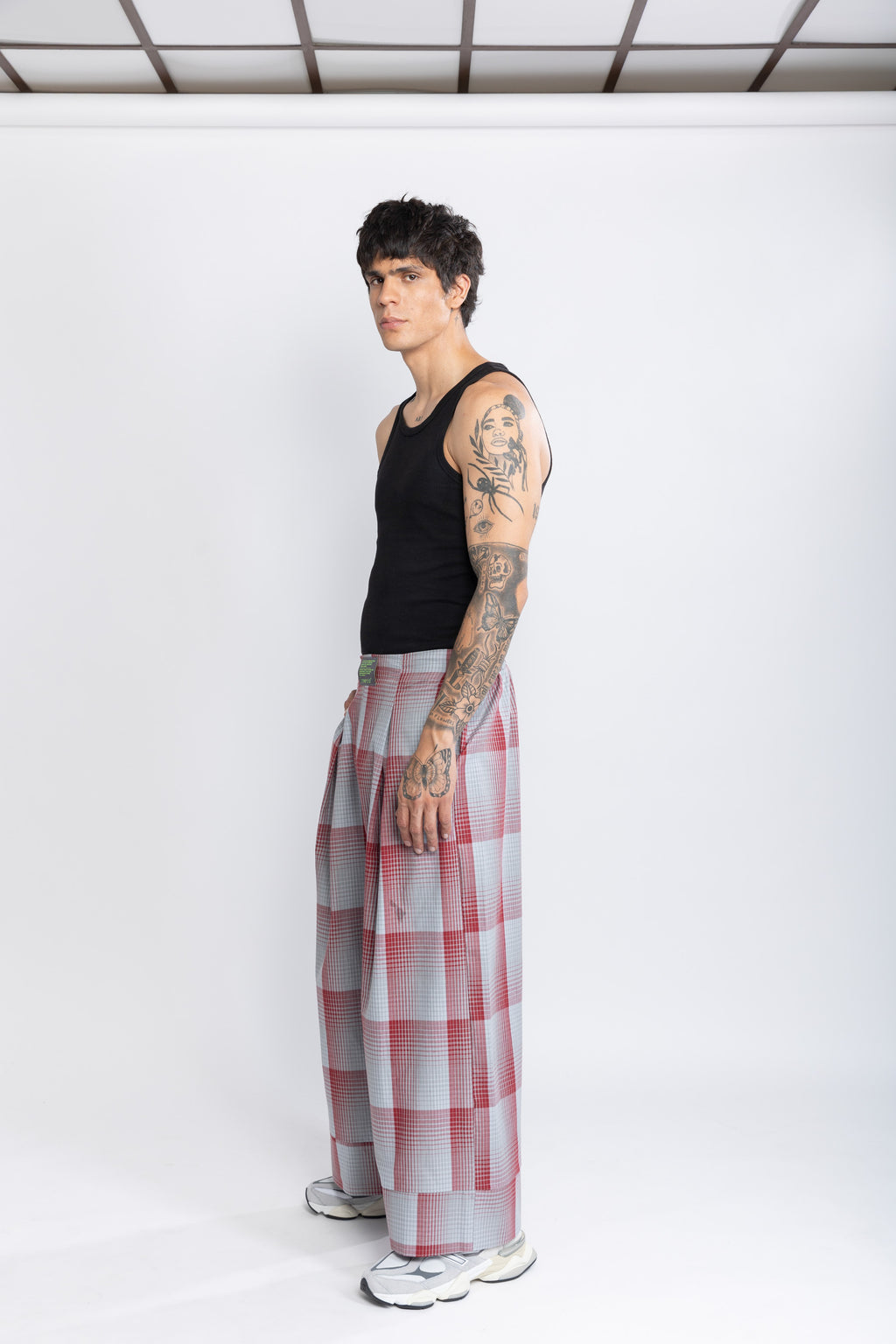 Pantalón Flow Tartan gris–rojo