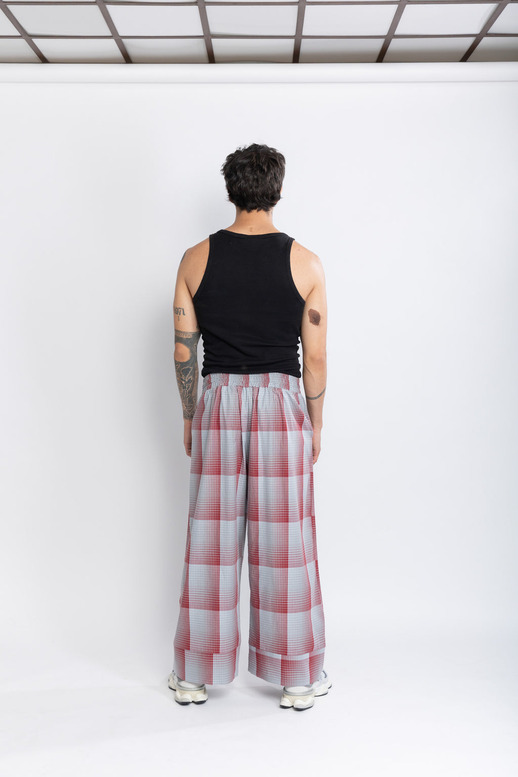 Pantalón Flow Tartan gris–rojo